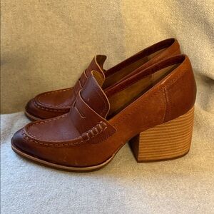 Kork-Ease Heeled Leather Loafers Size 9